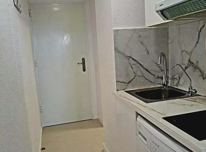 Comfortable With Sea View بينايدورم